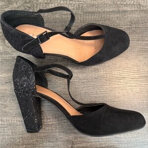 Chic Black Women's Heels with Strap
